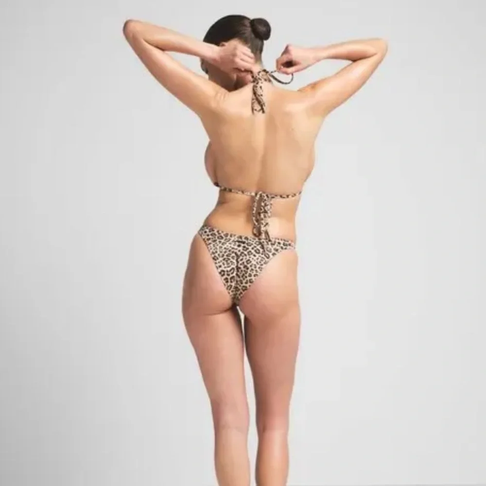 NEW SKIMS SWIM CHEEKY TANGA BIKINI BOTTOM CHAMPAGNE LEOPARD PRINT L
